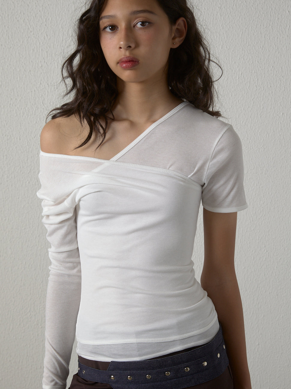Asymmetric sleeve layered top