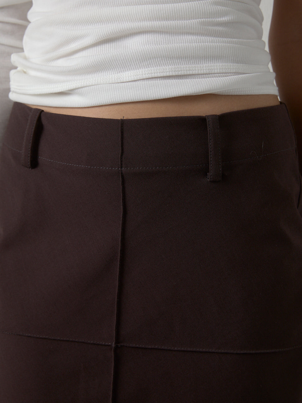 The cross seam low-rise skirt